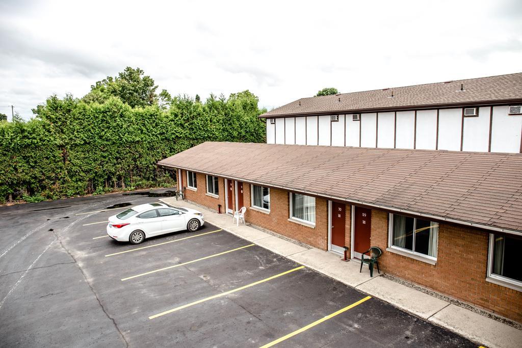 Cedar Lodge Motel Goderich Exterior photo